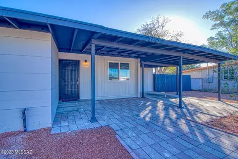 3956 E Sylvane Dr, Tucson, AZ 85711 photo 2