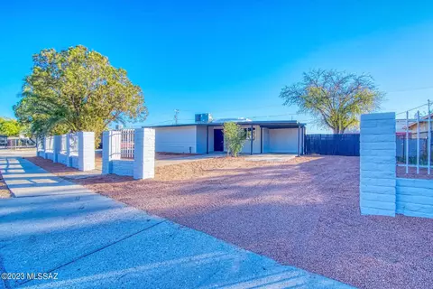 3956 E Sylvane Dr, Tucson, AZ 85711 photo 4