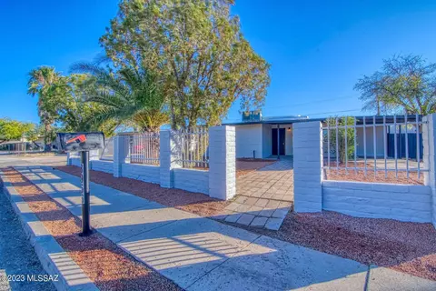 3956 E Sylvane Dr, Tucson, AZ 85711 photo 5