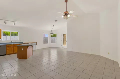 8910 E Laurie Ann Dr, Tucson, AZ 85747 photo 3