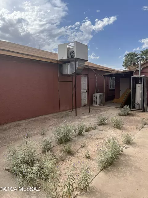 Exterior - 1007 4th St, Douglas, AZ 85607 photo 6 of 6