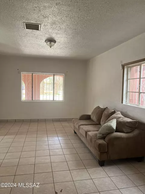Living - 1007 4th St, Douglas, AZ 85607 photo 1 of 2