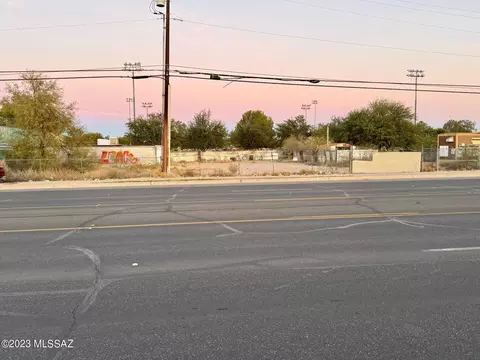 5137 S Nogales Hwy, Tucson, AZ 85706