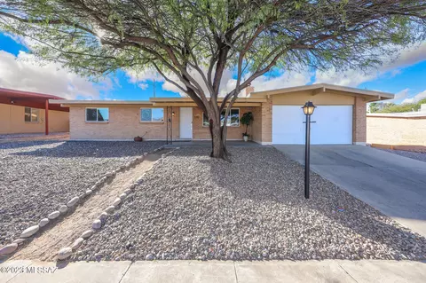 8380 E Shiloh St, Tucson, AZ 85710