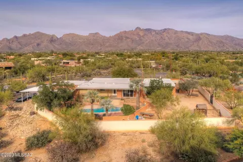 950 E Via Entrada, Tucson, AZ 85718