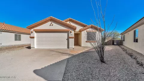 2973 S Royal Aberdeen Loop, Green Valley, AZ 85614