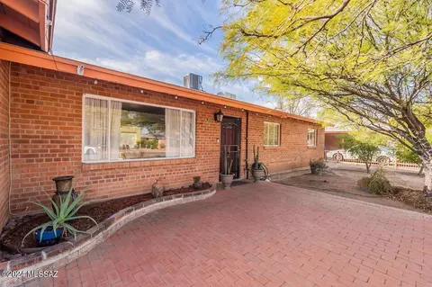 6350 E Barnan St, Tucson, AZ 85710