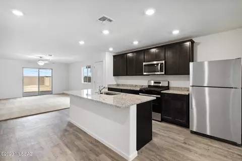 22011 E Beacon Point Dr, Red Rock, AZ 85145 photo 4