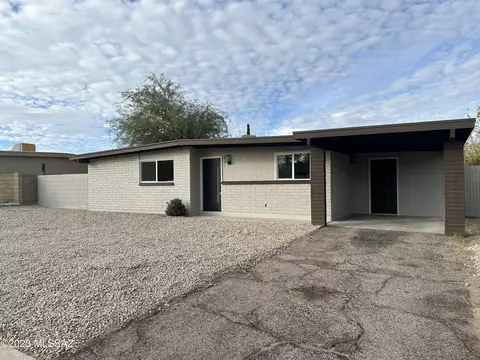 8201 E Domenic St, Tucson, AZ 85730