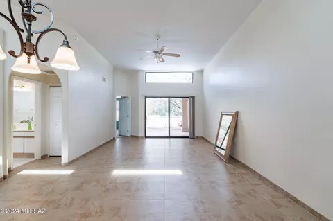 992 W Calle De Emilia, Green Valley, AZ 85614
