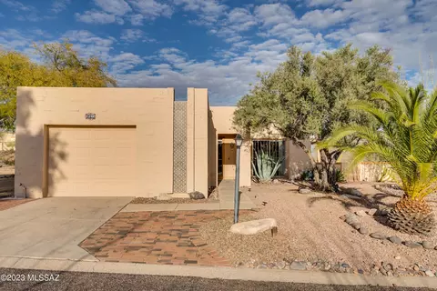1240 W Mountain Vw, Green Valley, AZ 85622