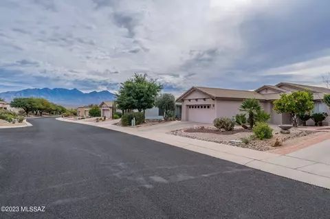 2217 W Gramercy Dr, Green Valley, AZ 85622