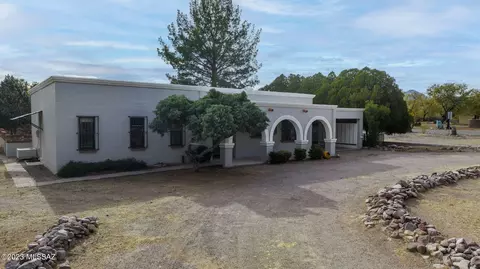 1 Ray Ln, Tubac, AZ 85646