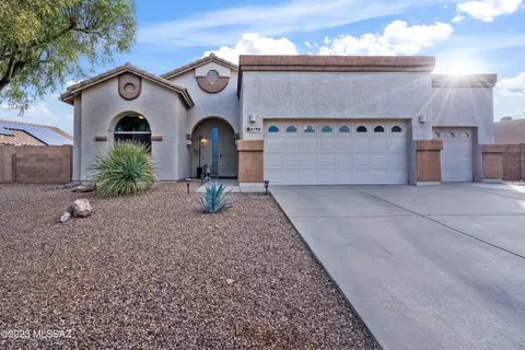 8190 N Sombrero Point Dr, Tucson, AZ 85743