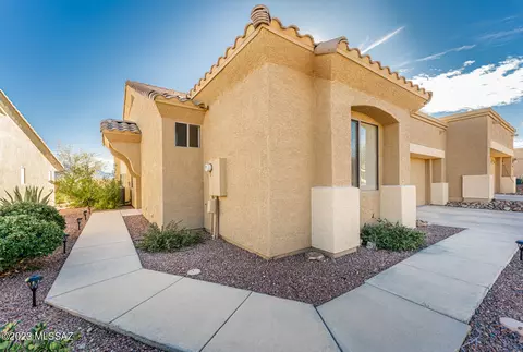 483 W Moorwood St, Green Valley, AZ 85614