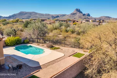 8095 N Faded Leaf Dr, Tucson, AZ 85743