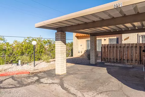 8901 E Calle Norlo, Tucson, AZ 85710