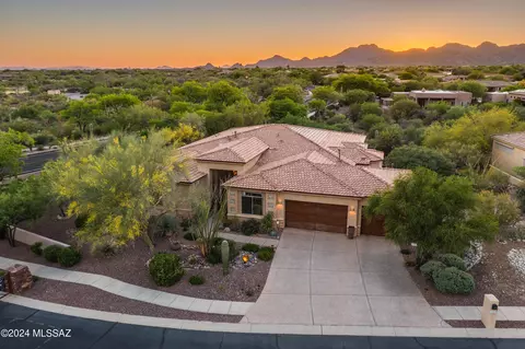13821 N Azure Springs Dr, Oro Valley, AZ 85755