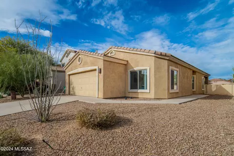 243 E Calle Puente Azul, Sahuarita, AZ 85629