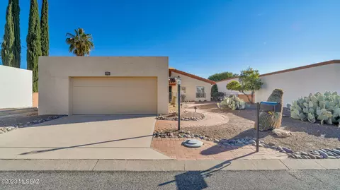 1664 W Calle Hacienda, Green Valley, AZ 85622