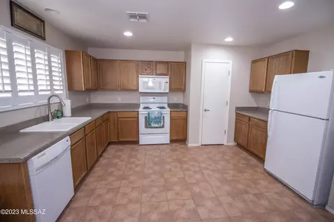 8075 E Judicial St, Tucson, AZ 85730 photo 2