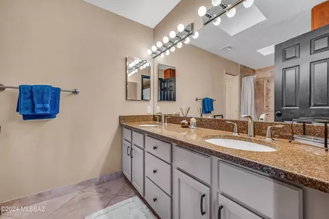 Bath - 5861 E River Rd, Tucson, AZ 85750 photo 2 of 4