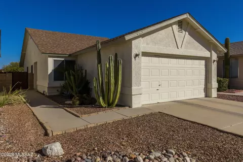 3380 W Quarter Moon Pl, Tucson, AZ 85741
