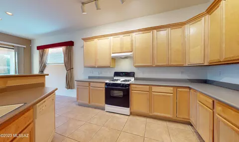 Kitchen - 10490 E Bishop Ln, Vail, AZ 85641 photo 1 of 2