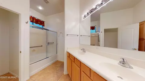 Bath - 10490 E Bishop Ln, Vail, AZ 85641 photo 3 of 3