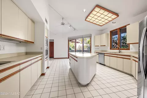 5590 E Crculo Terra, Tucson, AZ 85750 photo 13