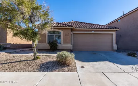 8421 S Hunnic Dr, Tucson, AZ 85747