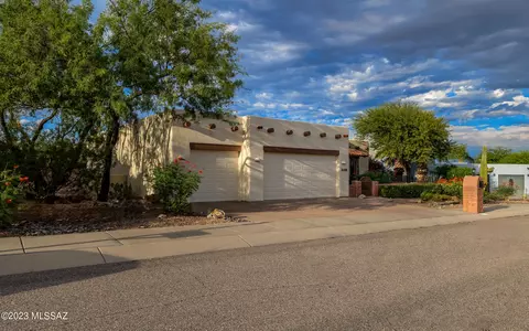 1450 W Calle De La Plz, Sahuarita, AZ 85629