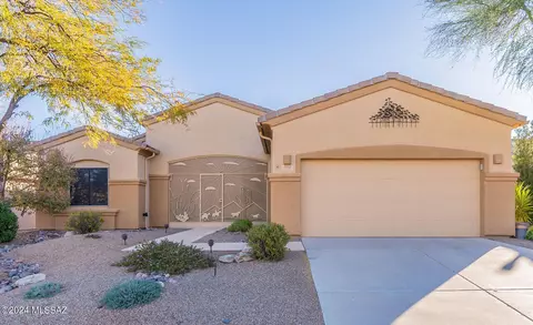 402 N Mountain Brook Dr, Green Valley, AZ 85614