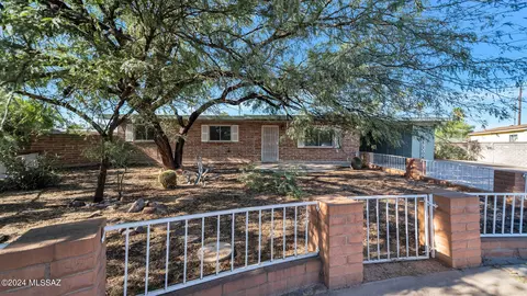 6562 E Calle Mercurio, Tucson, AZ 85710