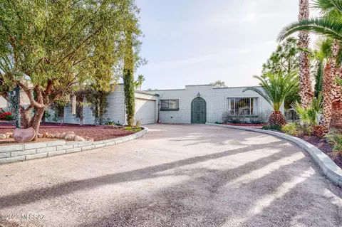 716 S Woodstock Dr, Tucson, AZ 85710