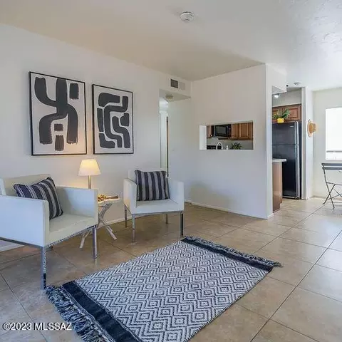 1810 E Blacklidge Dr #510, Tucson, AZ 85719