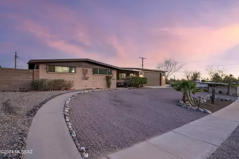 6910 E Luana Dr, Tucson, AZ 85710