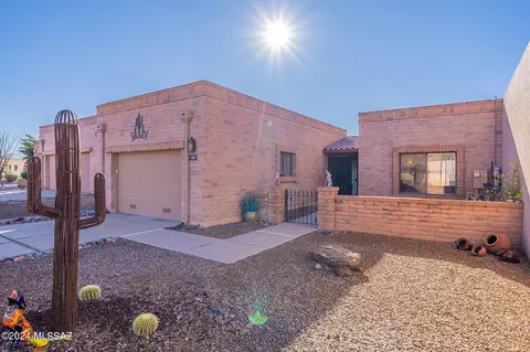 1857 W Placita Napoleon, Green Valley, AZ 85622