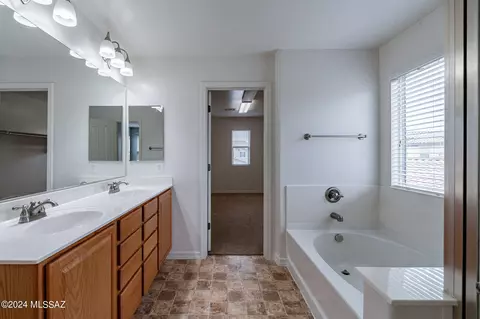 Bath - 6979 S Catchfly Ct, Tucson, AZ 85756 photo 2 of 4