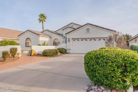 2711 S Chipshot Dr, Green Valley, AZ 85614