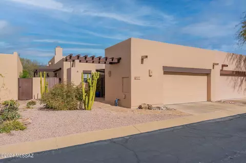 5411 E Francisco Loop, Tucson, AZ 85712 photo 2