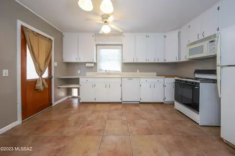657 S Foothills Dr, Benson, AZ 85602 photo 11