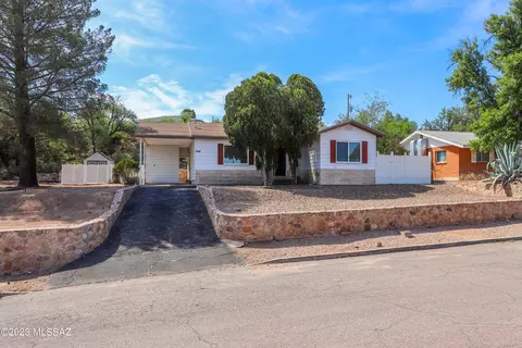 657 S Foothills Dr, Benson, AZ 85602