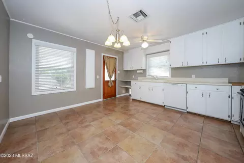 657 S Foothills Dr, Benson, AZ 85602 photo 7