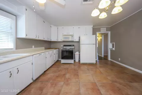 657 S Foothills Dr, Benson, AZ 85602 photo 10
