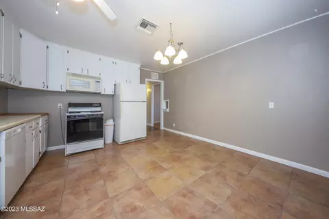657 S Foothills Dr, Benson, AZ 85602 photo 9