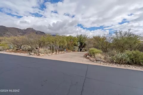 7308 N Mystic Canyon Dr, Tucson, AZ 85718