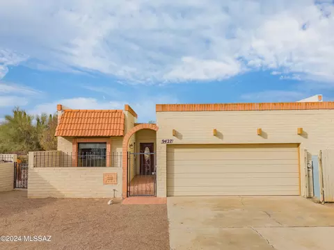 9427 E Golden West St, Tucson, AZ 85710