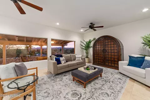 855 W Valle Del Oro Rd, Oro Valley, AZ 85737