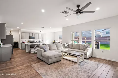 12744 E Russo Dr, Vail, AZ 85641 photo 3